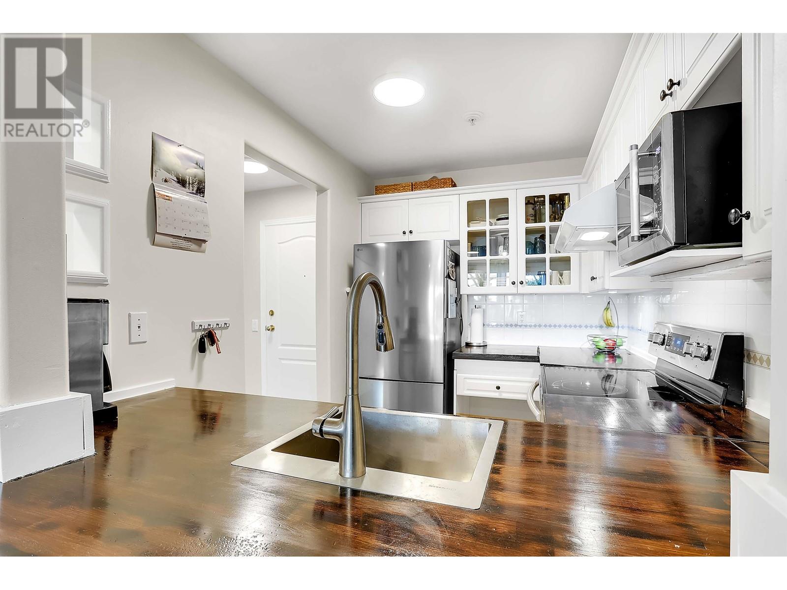 Listing Picture 8 of 24 : 116 5900 DOVER CRESCENT, Richmond / 烈治文 - 魯藝地產 Yvonne Lu Group - MLS Medallion Club Member