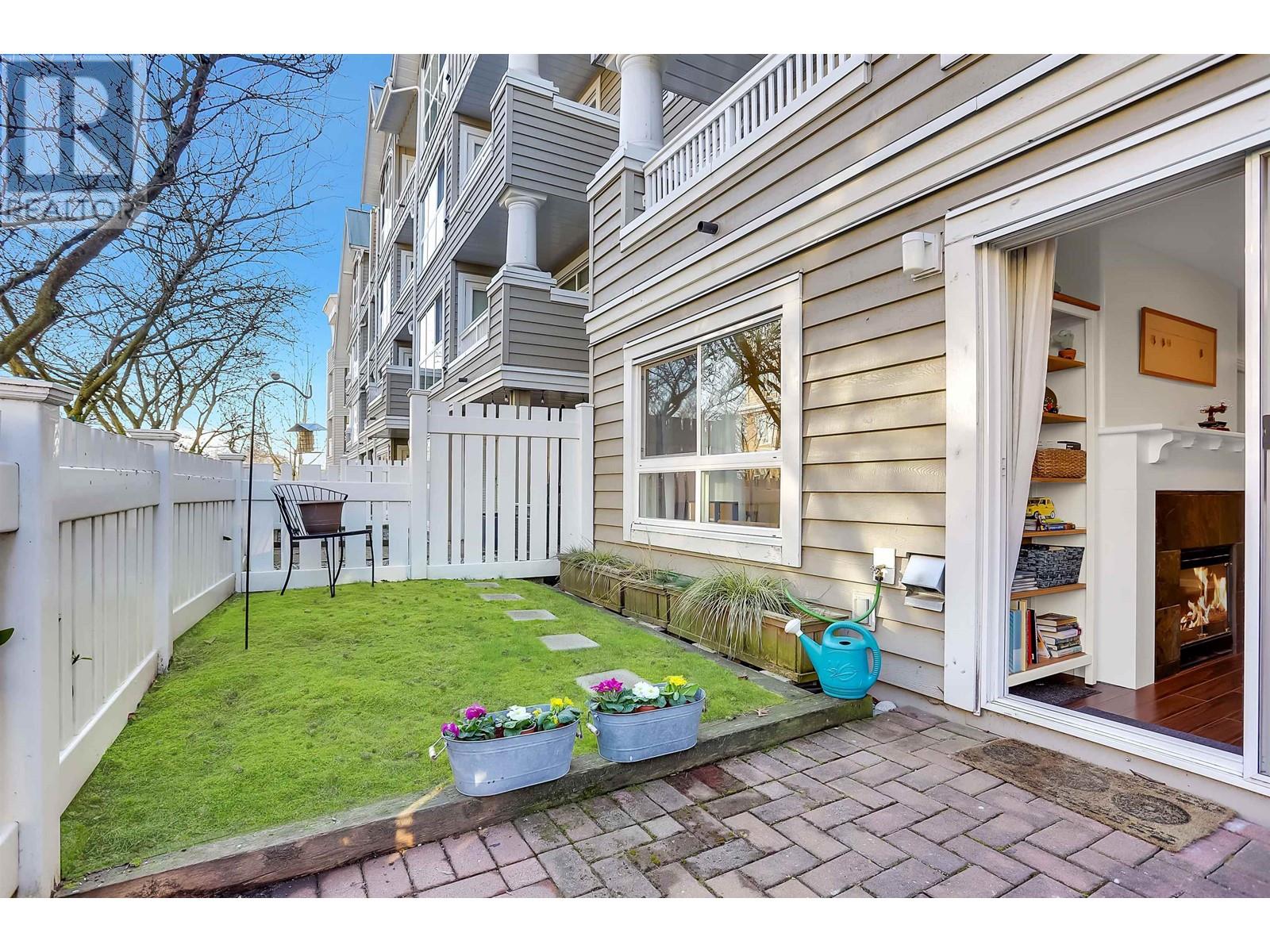 Listing Picture 19 of 24 : 116 5900 DOVER CRESCENT, Richmond / 烈治文 - 魯藝地產 Yvonne Lu Group - MLS Medallion Club Member