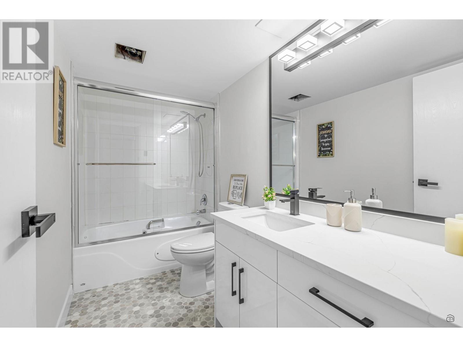 Listing Picture 12 of 16 : 405 6595 WILLINGDON AVENUE, Burnaby / 本拿比 - 魯藝地產 Yvonne Lu Group - MLS Medallion Club Member