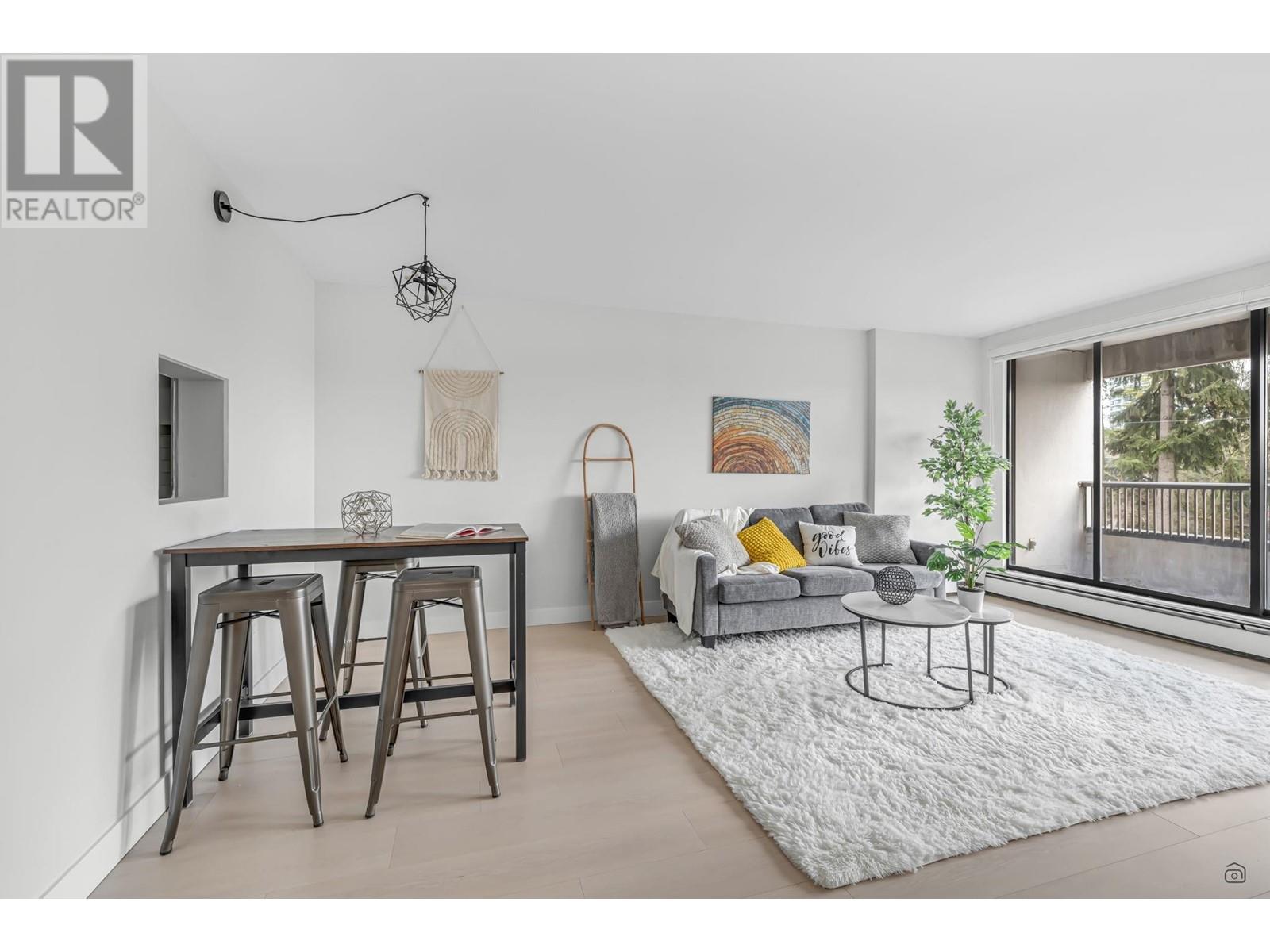 Listing Picture 2 of 16 : 405 6595 WILLINGDON AVENUE, Burnaby / 本拿比 - 魯藝地產 Yvonne Lu Group - MLS Medallion Club Member