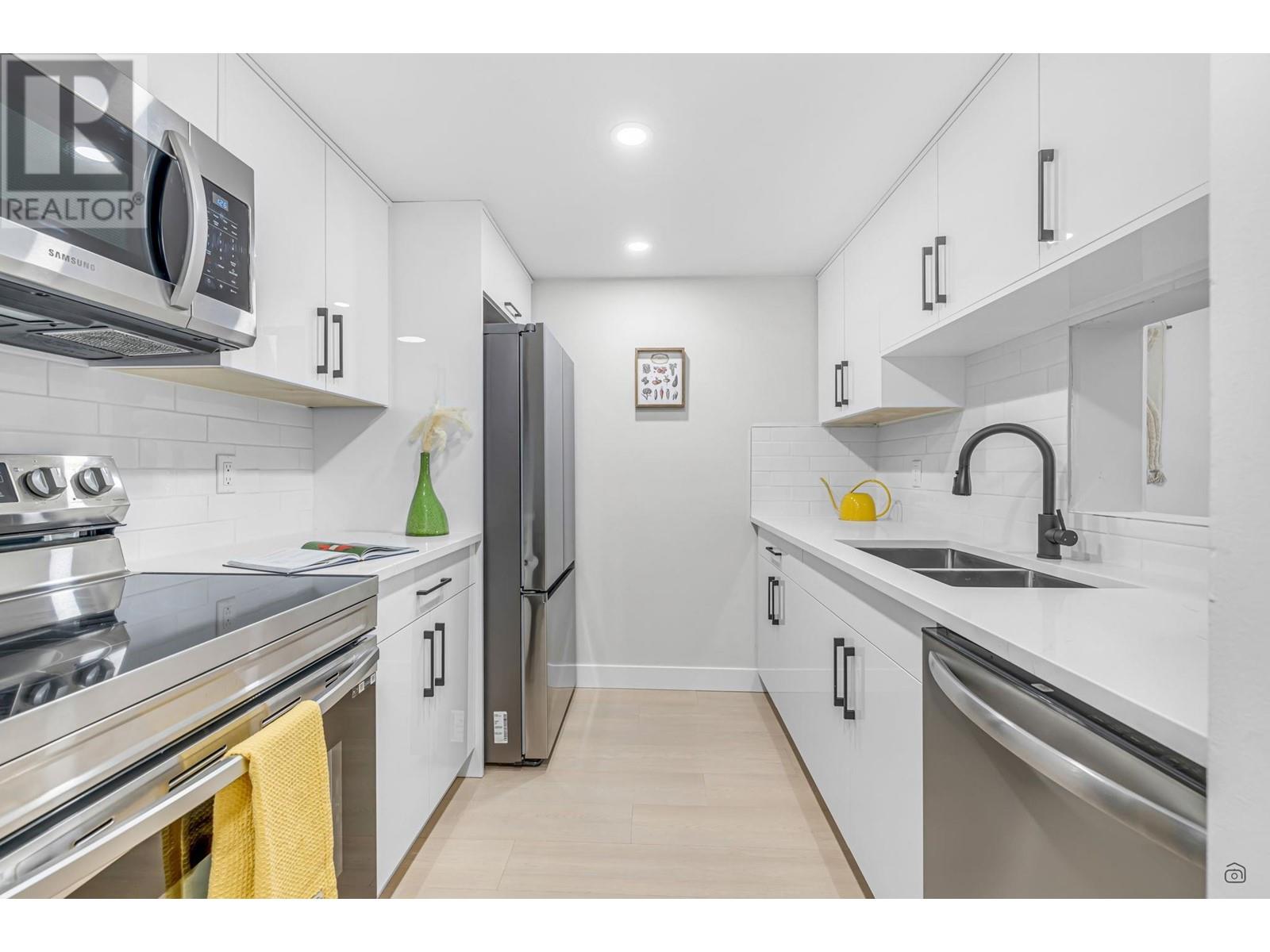 Listing Picture 7 of 16 : 405 6595 WILLINGDON AVENUE, Burnaby / 本拿比 - 魯藝地產 Yvonne Lu Group - MLS Medallion Club Member