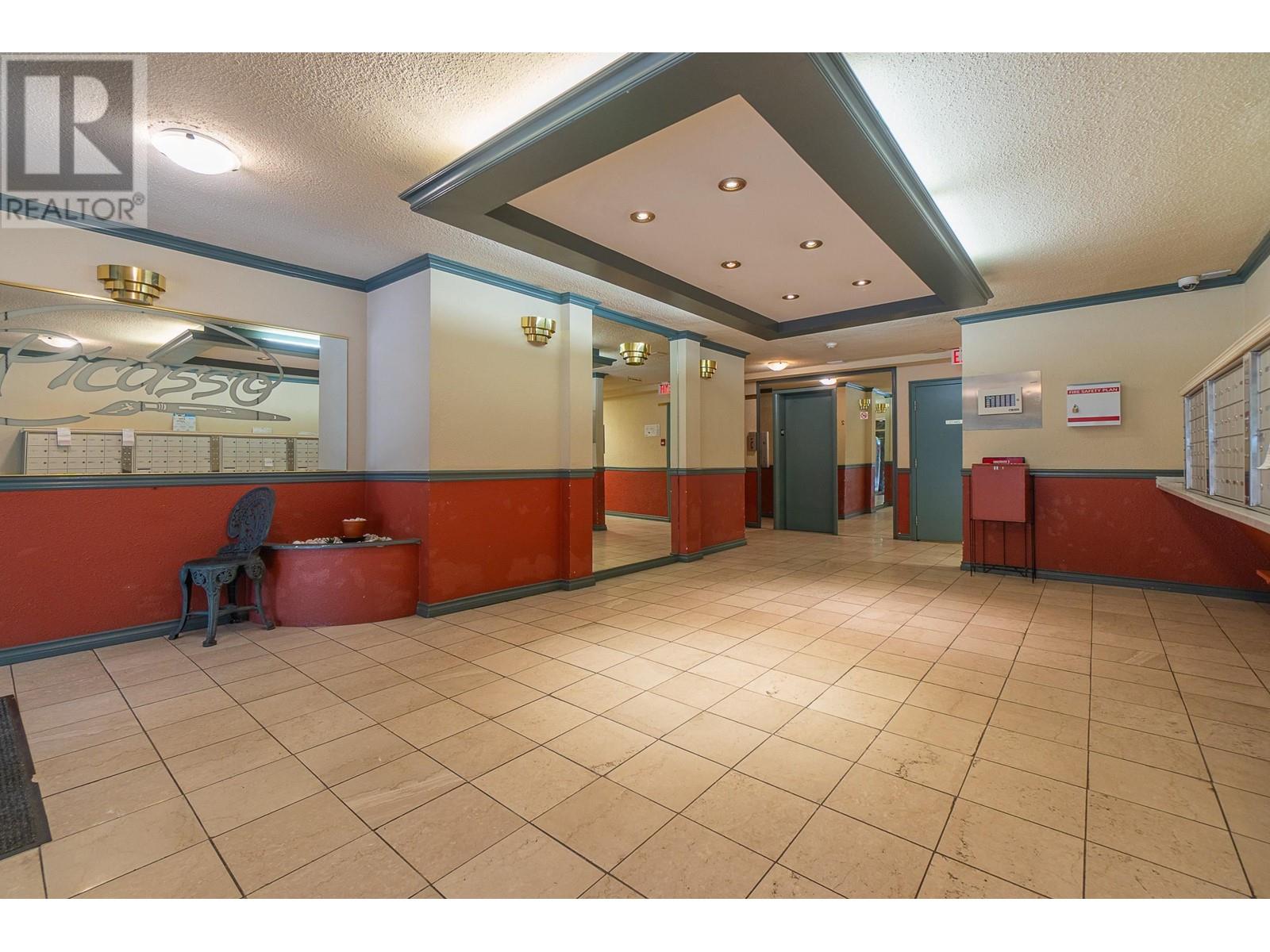 Listing Picture 3 of 14 : 327 711 E 6TH AVENUE, Vancouver / 溫哥華 - 魯藝地產 Yvonne Lu Group - MLS Medallion Club Member