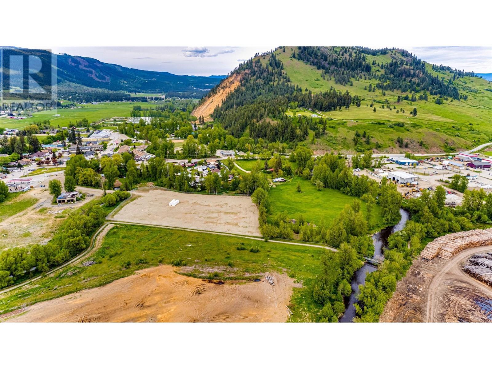 1788 Vernon Street, Lumby, British Columbia  V0E 2G0 - Photo 6 - 10334582