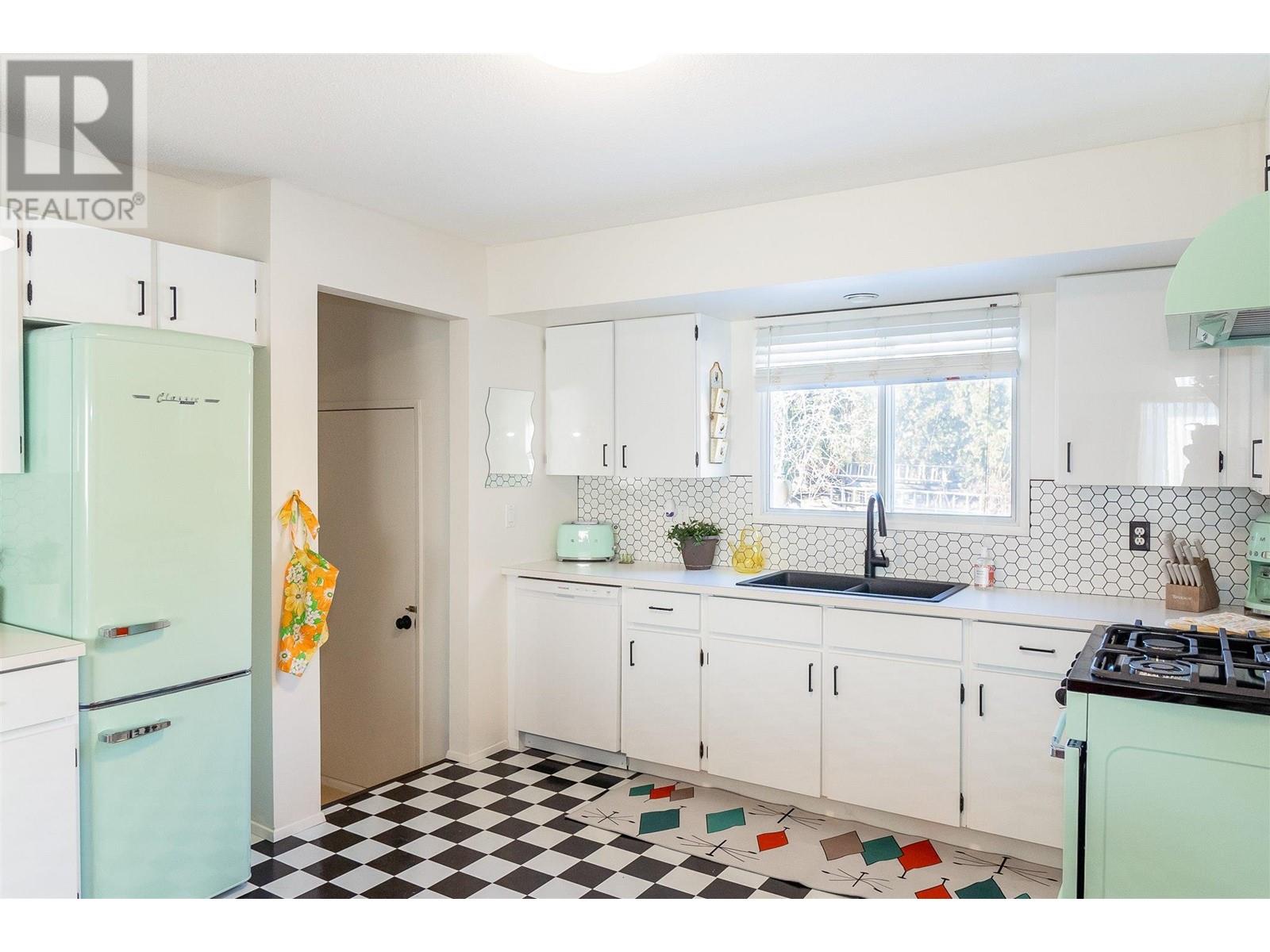 1738 Smithson Drive, Kelowna, British Columbia  V1Y 4E3 - Photo 12 - 10334557