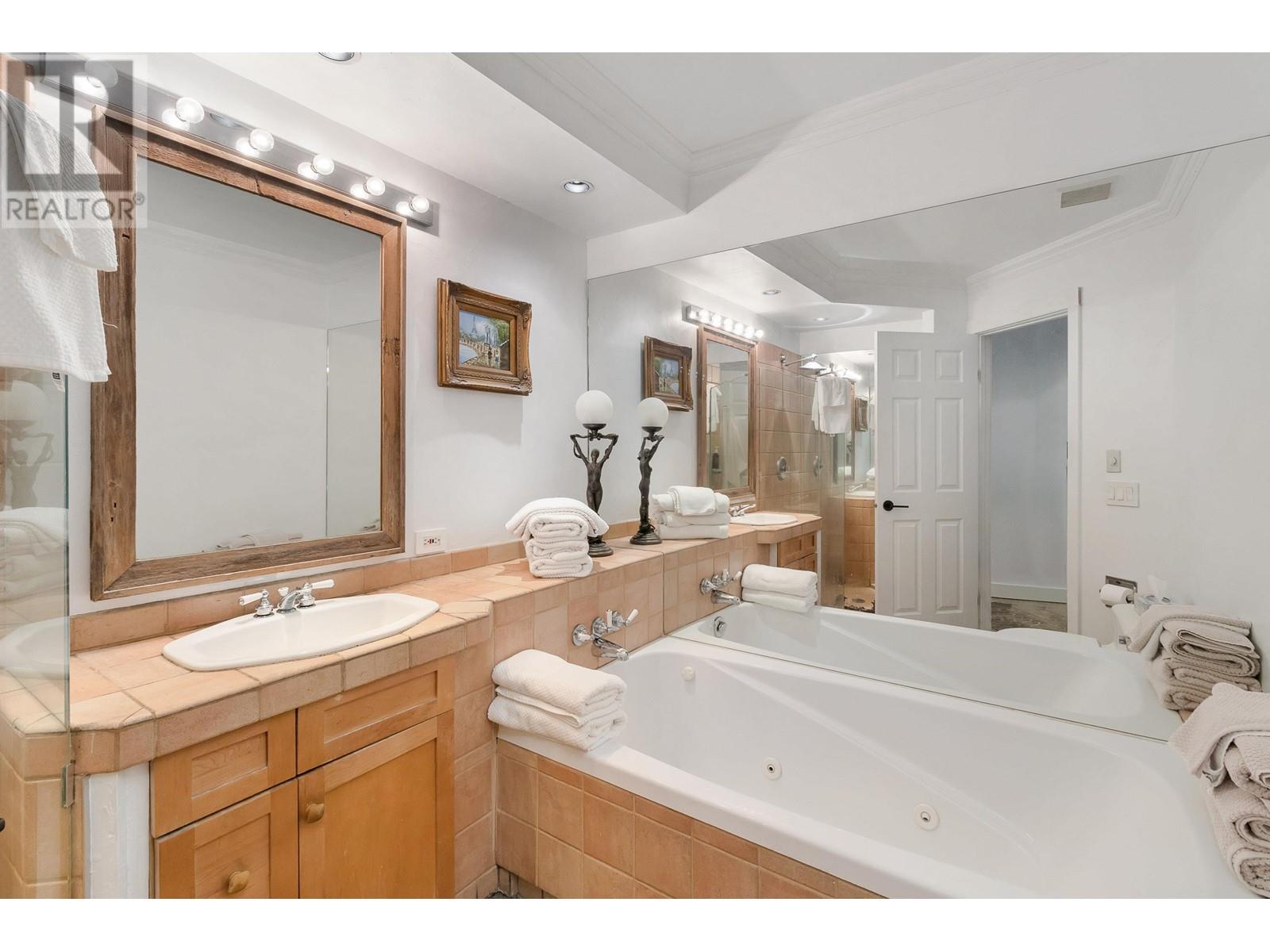 Listing Picture 15 of 15 : 110 1933 W 5TH AVENUE, Vancouver / 溫哥華 - 魯藝地產 Yvonne Lu Group - MLS Medallion Club Member