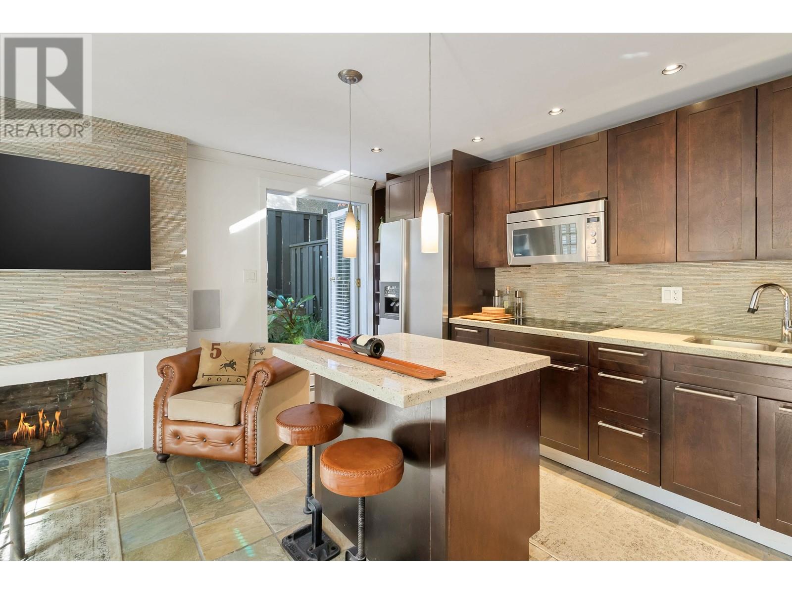 Listing Picture 2 of 15 : 110 1933 W 5TH AVENUE, Vancouver / 溫哥華 - 魯藝地產 Yvonne Lu Group - MLS Medallion Club Member