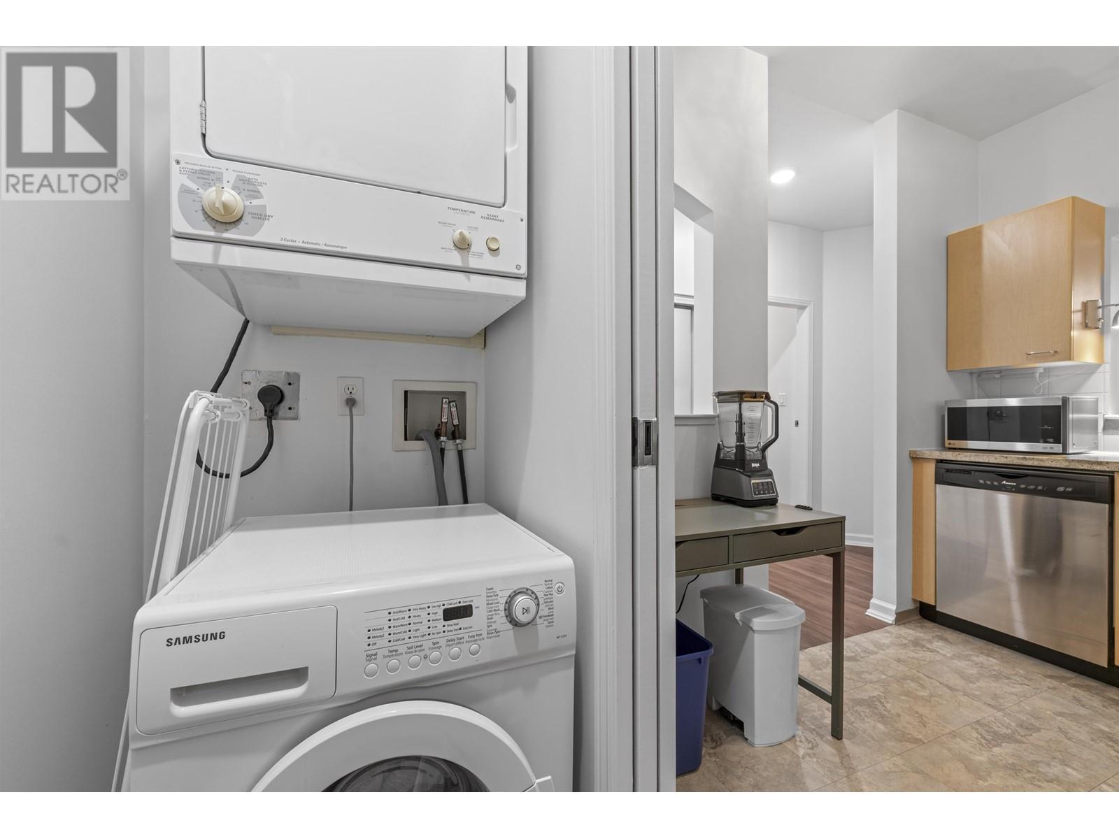 Listing Picture 13 of 33 : 407 8495 JELLICOE STREET, Vancouver / 溫哥華 - 魯藝地產 Yvonne Lu Group - MLS Medallion Club Member