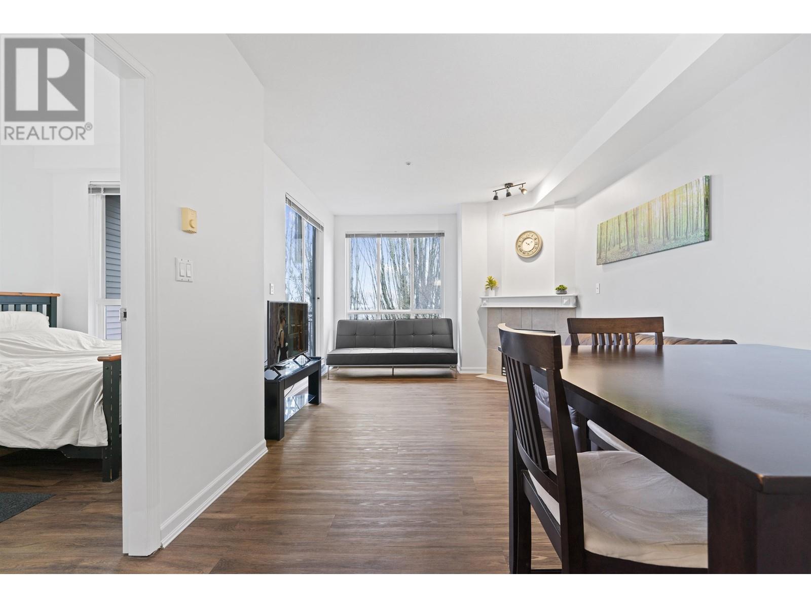 Listing Picture 16 of 33 : 407 8495 JELLICOE STREET, Vancouver / 溫哥華 - 魯藝地產 Yvonne Lu Group - MLS Medallion Club Member