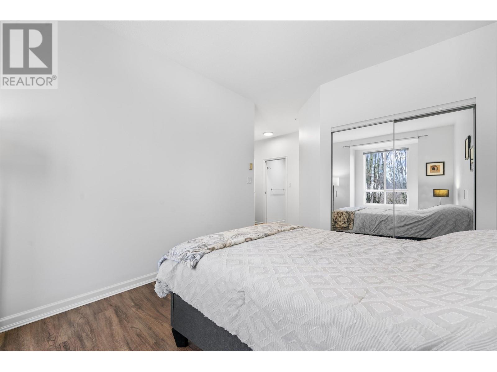 Listing Picture 22 of 33 : 407 8495 JELLICOE STREET, Vancouver / 溫哥華 - 魯藝地產 Yvonne Lu Group - MLS Medallion Club Member