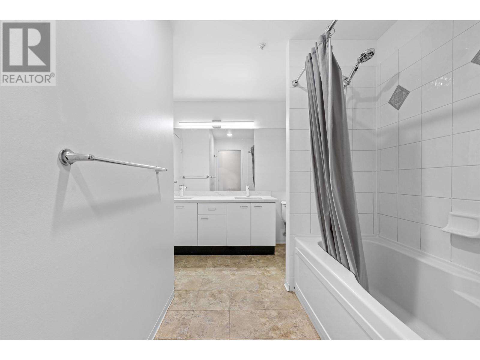 Listing Picture 27 of 33 : 407 8495 JELLICOE STREET, Vancouver / 溫哥華 - 魯藝地產 Yvonne Lu Group - MLS Medallion Club Member