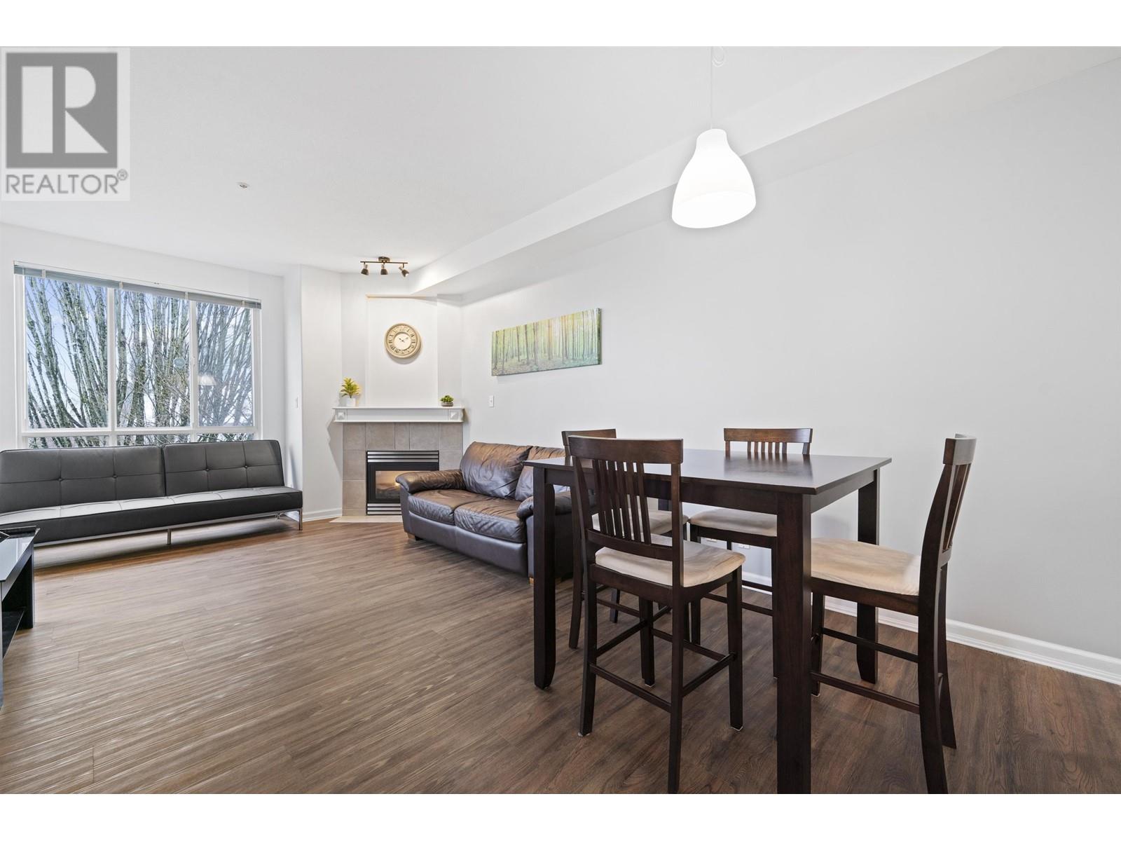 Listing Picture 3 of 33 : 407 8495 JELLICOE STREET, Vancouver / 溫哥華 - 魯藝地產 Yvonne Lu Group - MLS Medallion Club Member