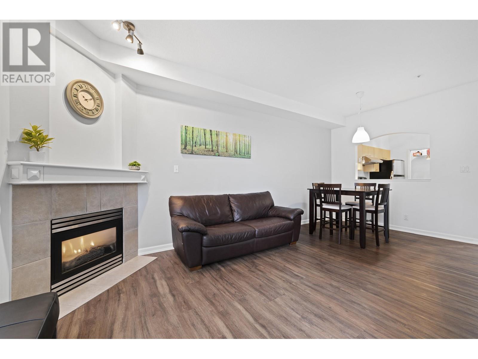 Listing Picture 4 of 33 : 407 8495 JELLICOE STREET, Vancouver / 溫哥華 - 魯藝地產 Yvonne Lu Group - MLS Medallion Club Member