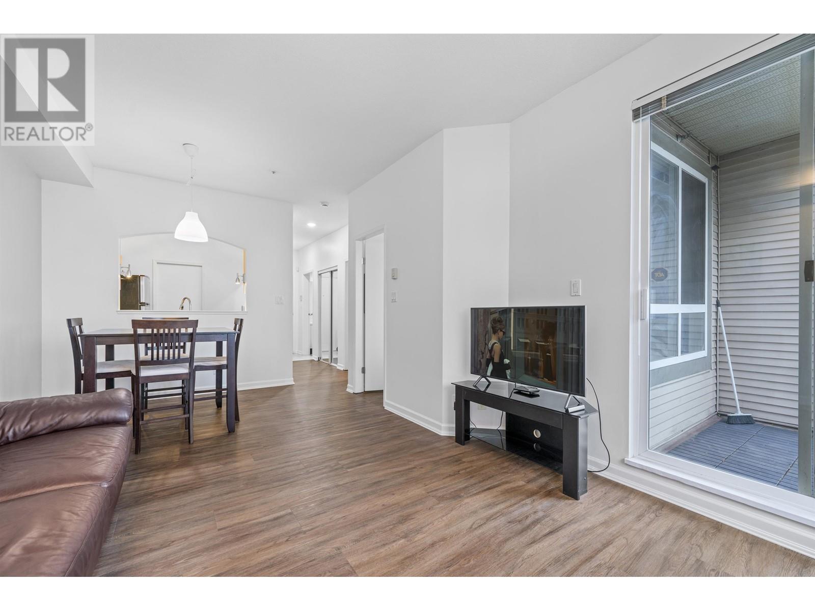 Listing Picture 6 of 33 : 407 8495 JELLICOE STREET, Vancouver / 溫哥華 - 魯藝地產 Yvonne Lu Group - MLS Medallion Club Member