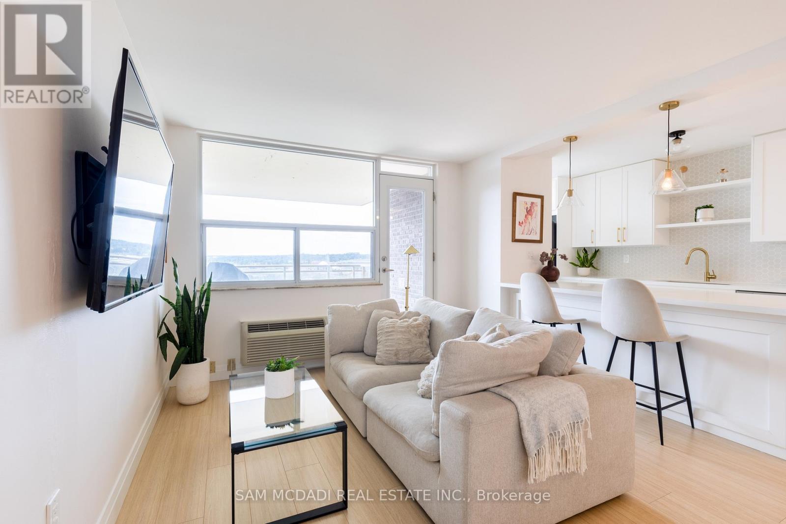 Property at 1001 - 966 INVERHOUSE DRIVE image 2