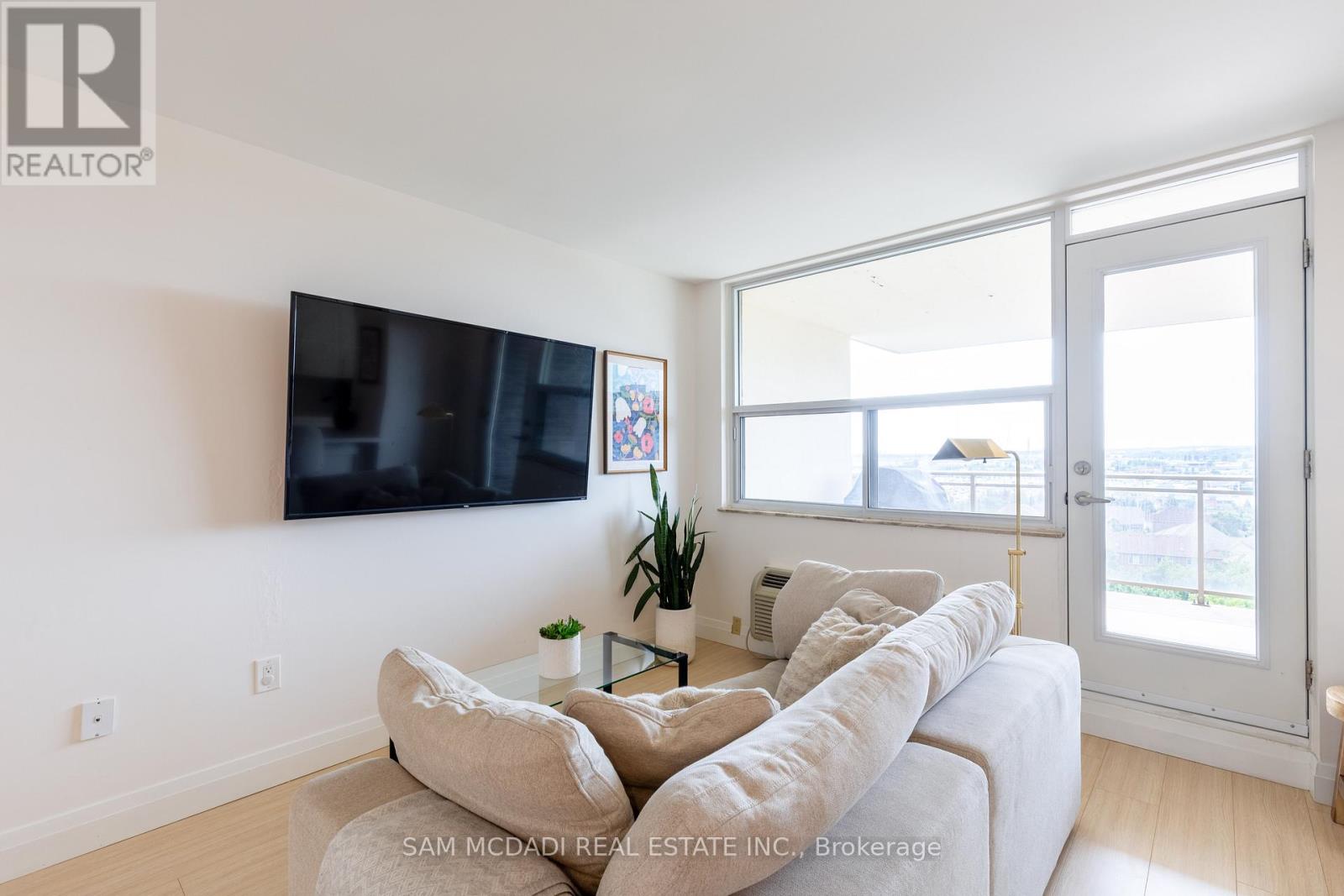 Property at 1001 - 966 INVERHOUSE DRIVE image 3
