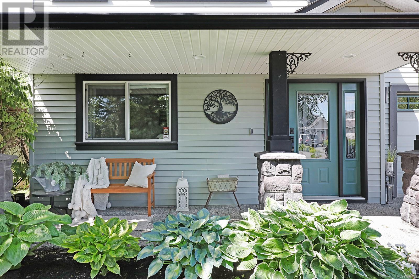 Property at 685 Lancaster Way image 3