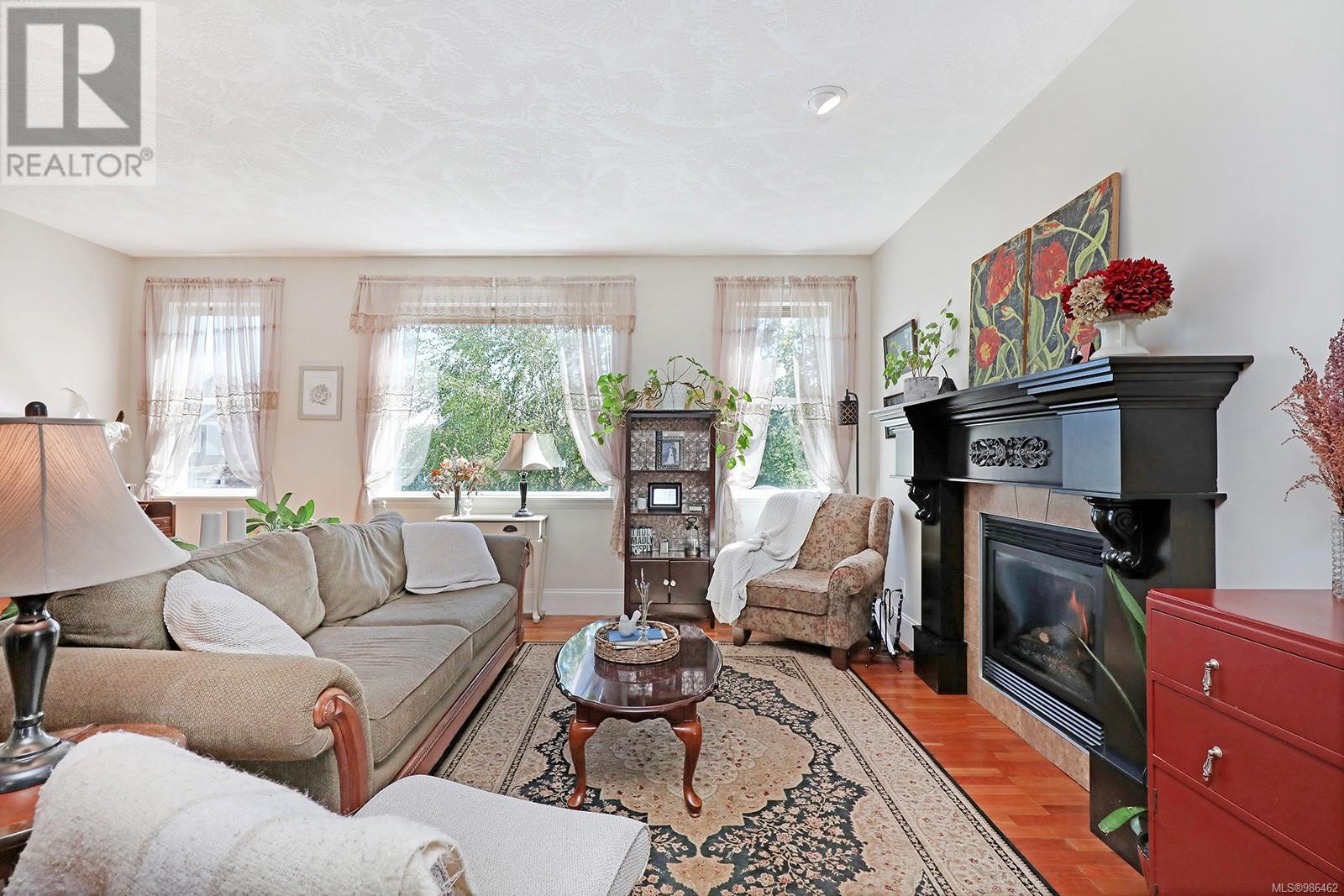 Property at 685 Lancaster Way image 4