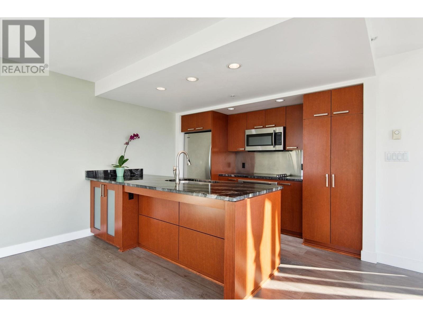 Listing Picture 11 of 31 : 2203 1255 SEYMOUR STREET, Vancouver / 溫哥華 - 魯藝地產 Yvonne Lu Group - MLS Medallion Club Member