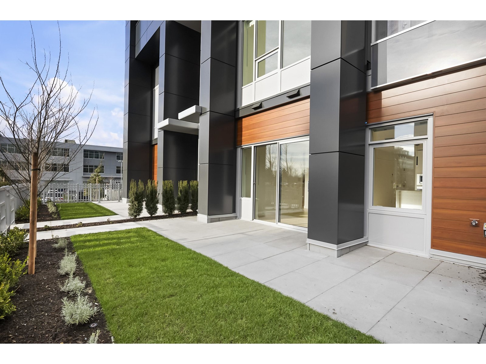 Property at 102 20065 85 AVENUE image 3