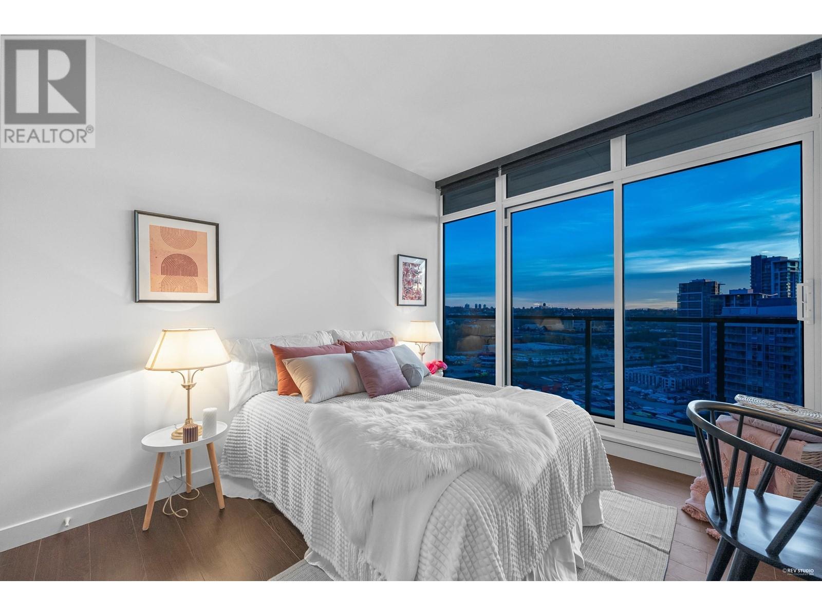 Listing Picture 2 of 37 : 1802 4890 LOUGHEED HIGHWAY, Burnaby / 本拿比 - 魯藝地產 Yvonne Lu Group - MLS Medallion Club Member