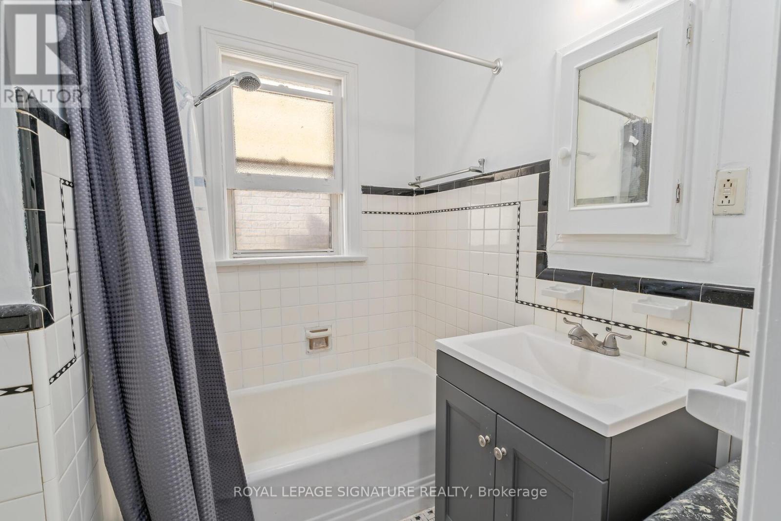 316 Cosburn Avenue, Toronto, Ontario  M4J 2M7 - Photo 13 - E11958845