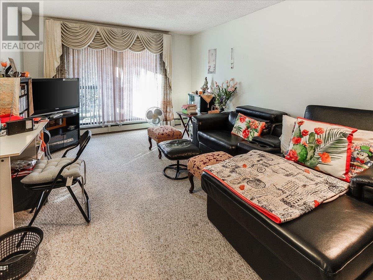 Listing Picture 12 of 18 : 328 8460 LANSDOWNE ROAD, Richmond / 烈治文 - 魯藝地產 Yvonne Lu Group - MLS Medallion Club Member