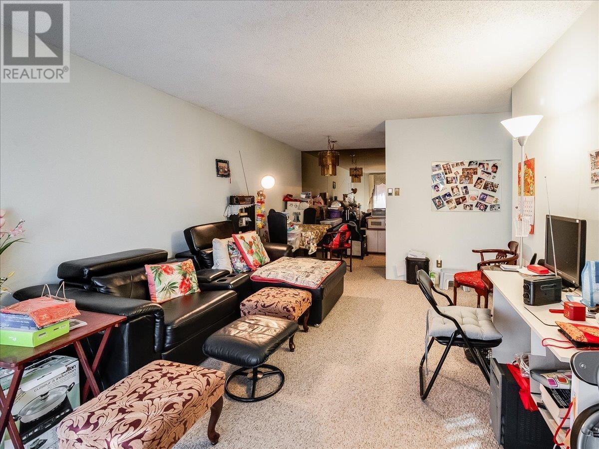 Listing Picture 10 of 18 : 328 8460 LANSDOWNE ROAD, Richmond / 烈治文 - 魯藝地產 Yvonne Lu Group - MLS Medallion Club Member