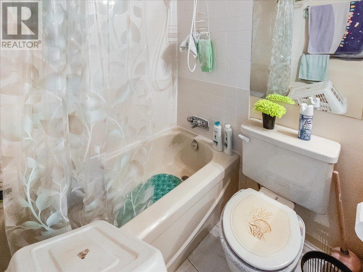 Listing Picture 13 of 18 : 328 8460 LANSDOWNE ROAD, Richmond / 烈治文 - 魯藝地產 Yvonne Lu Group - MLS Medallion Club Member