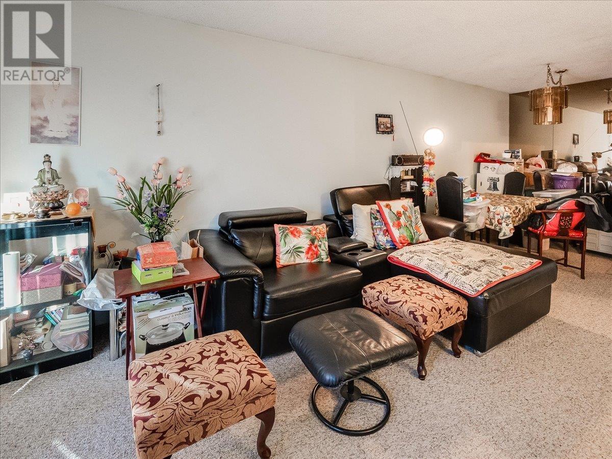 Listing Picture 11 of 18 : 328 8460 LANSDOWNE ROAD, Richmond / 烈治文 - 魯藝地產 Yvonne Lu Group - MLS Medallion Club Member