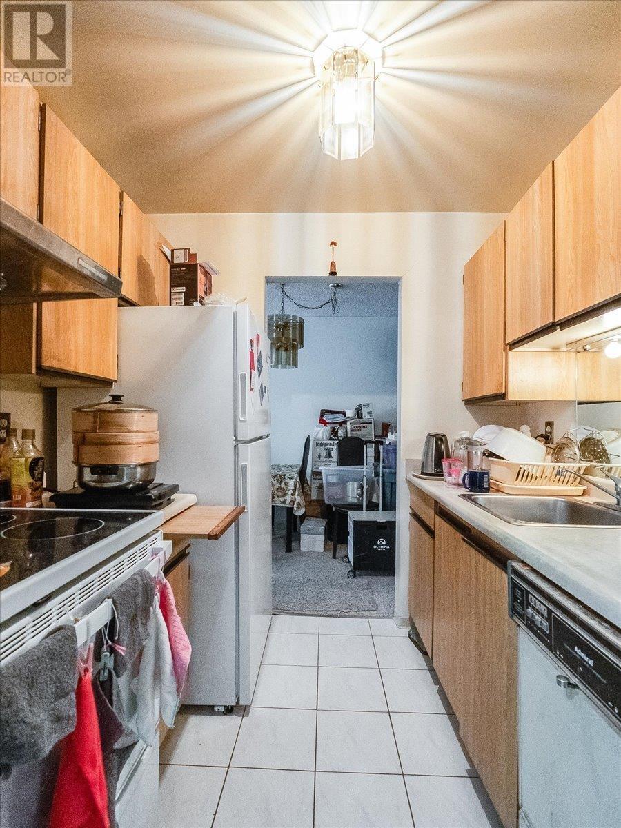 Listing Picture 6 of 18 : 328 8460 LANSDOWNE ROAD, Richmond / 烈治文 - 魯藝地產 Yvonne Lu Group - MLS Medallion Club Member