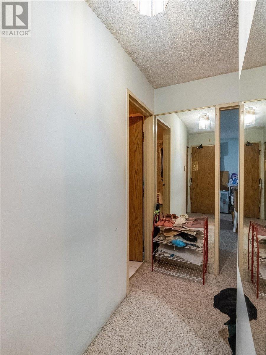 Listing Picture 5 of 18 : 328 8460 LANSDOWNE ROAD, Richmond / 烈治文 - 魯藝地產 Yvonne Lu Group - MLS Medallion Club Member