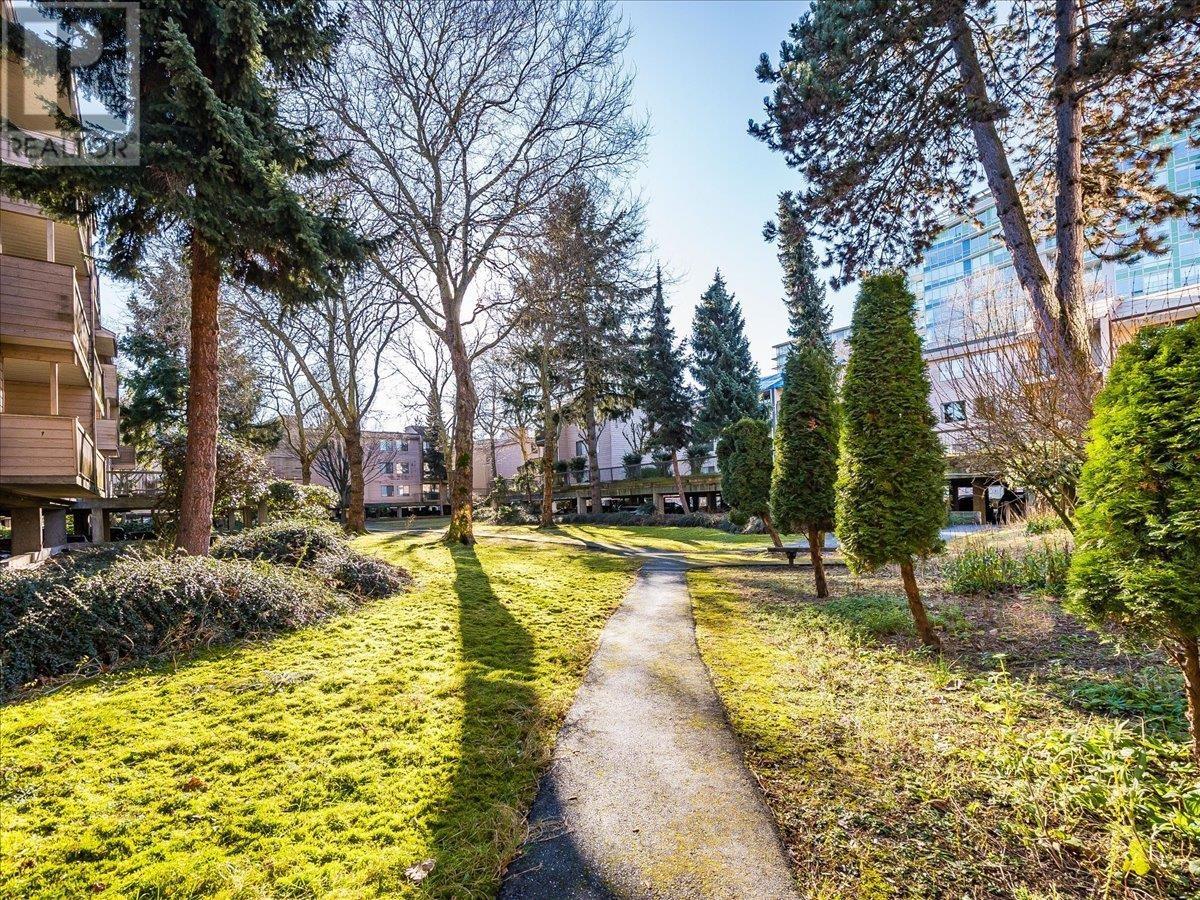 Listing Picture 15 of 18 : 328 8460 LANSDOWNE ROAD, Richmond / 烈治文 - 魯藝地產 Yvonne Lu Group - MLS Medallion Club Member