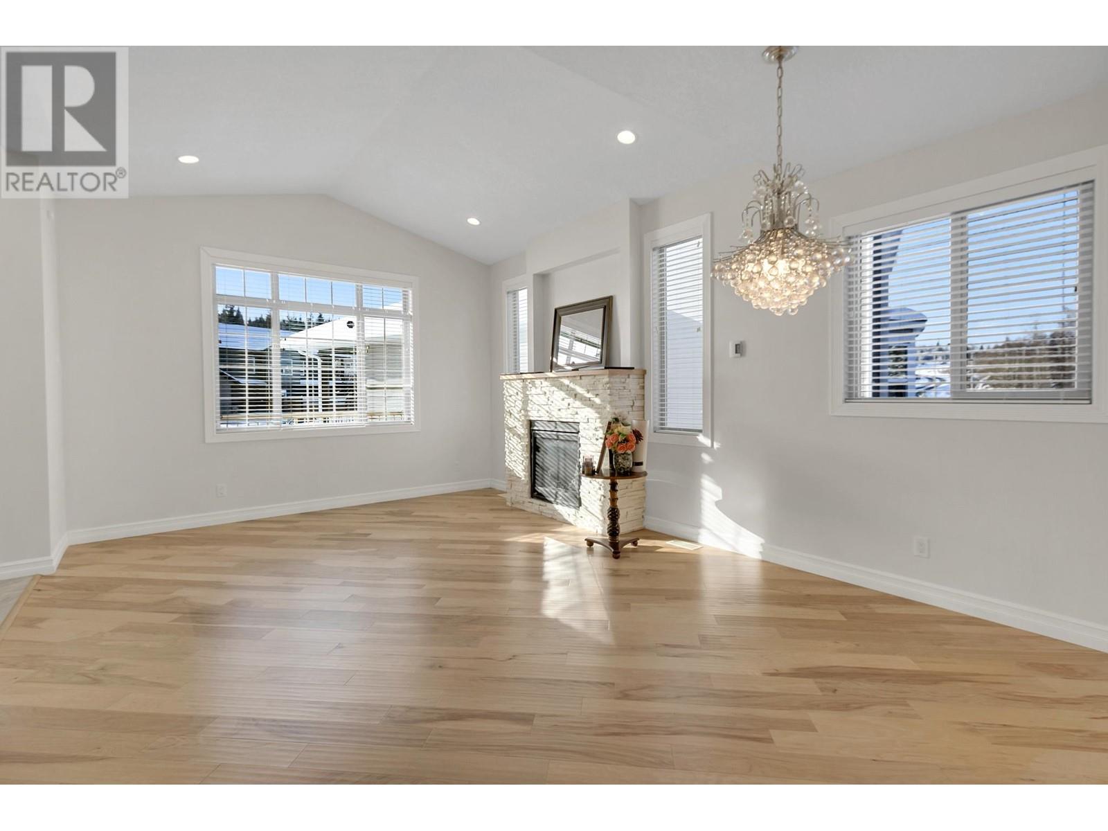 Property at 3228 PARKVIEW CRESCENT image 3