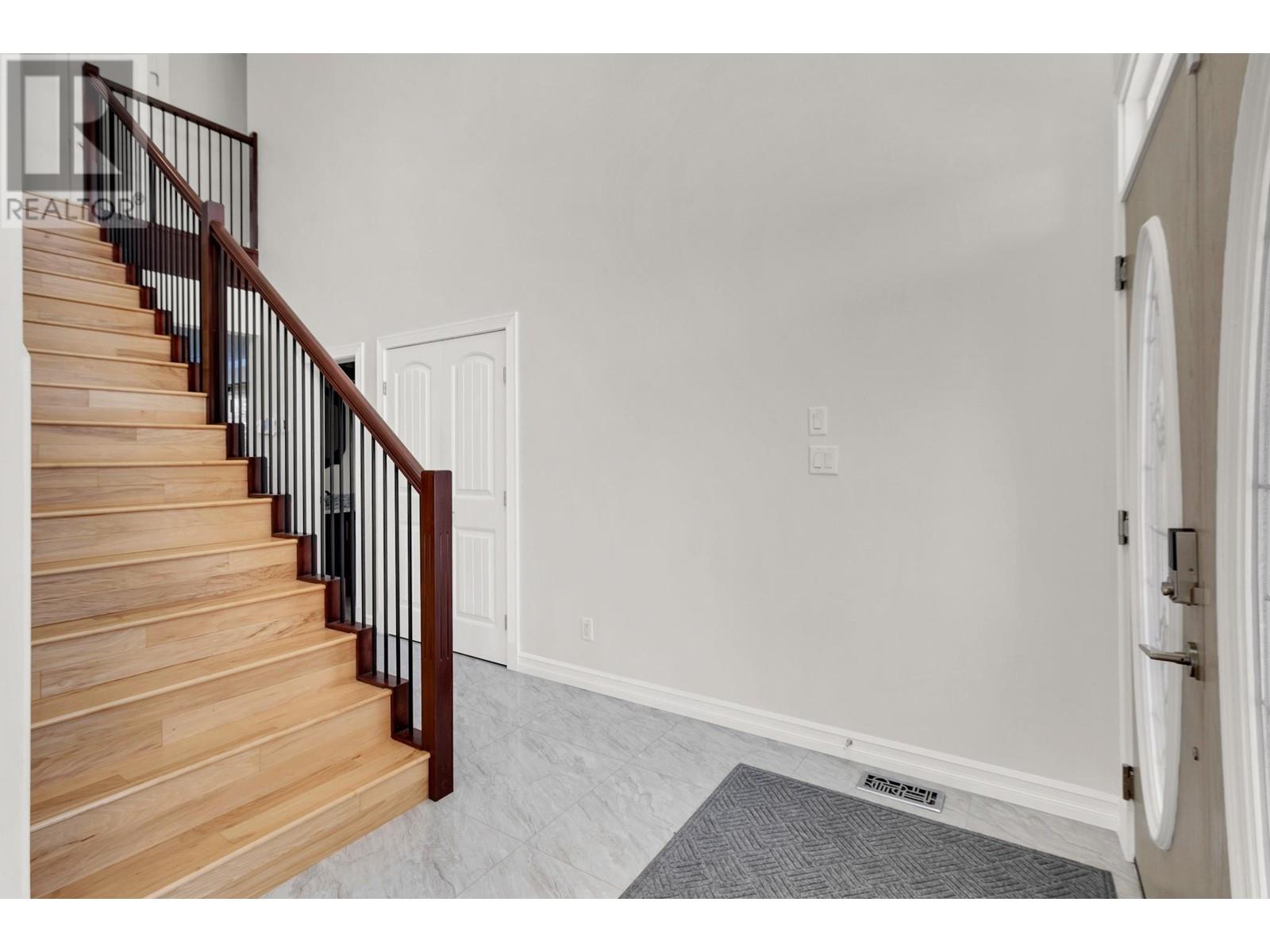 Property at 3228 PARKVIEW CRESCENT image 5