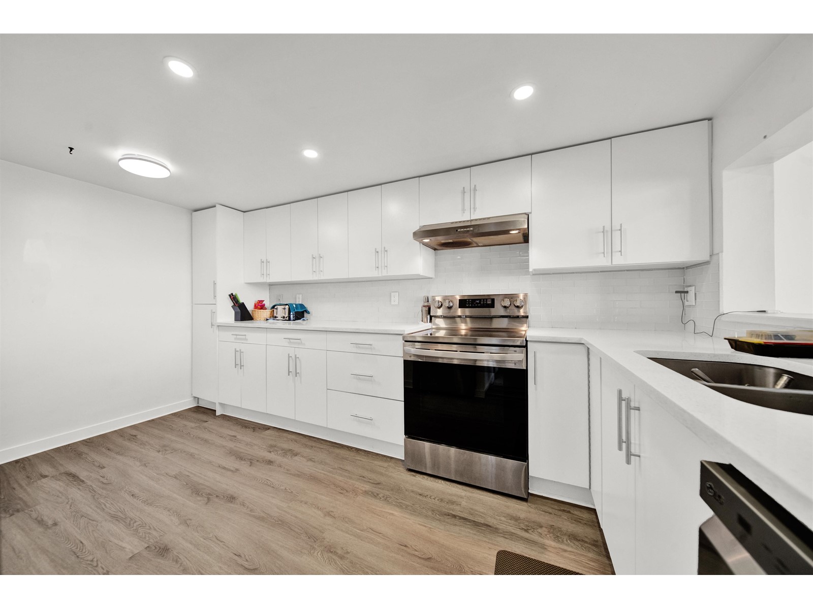Property at 1001 14881 103A AVENUE image 2