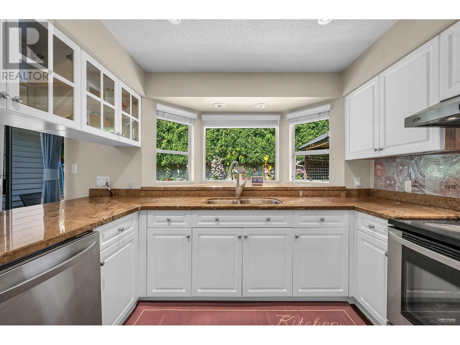 470 Alouette Drive, Coquitlam, British Columbia  V3C 4Y8 - Photo 11 - R2964145