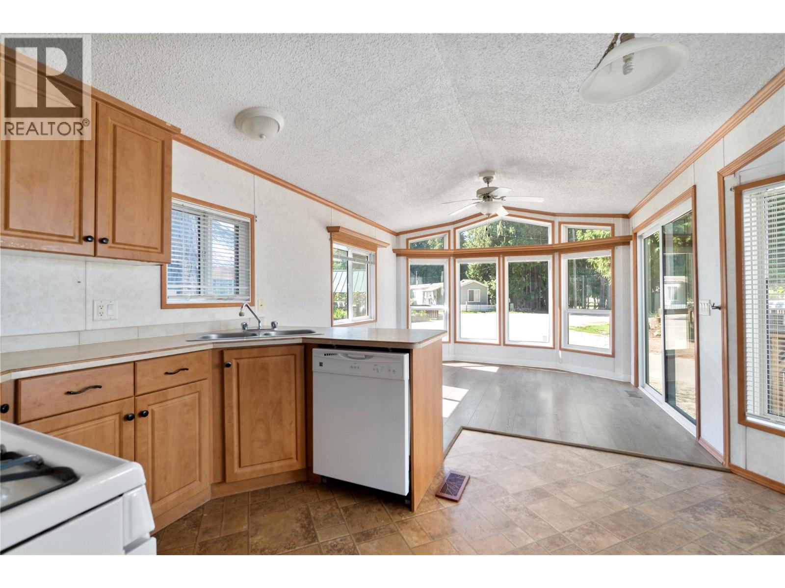 6670 Trans Canada Highway Ne Unit# 113, Canoe, British Columbia V0E 1K0 - Photo 19 - 10333145