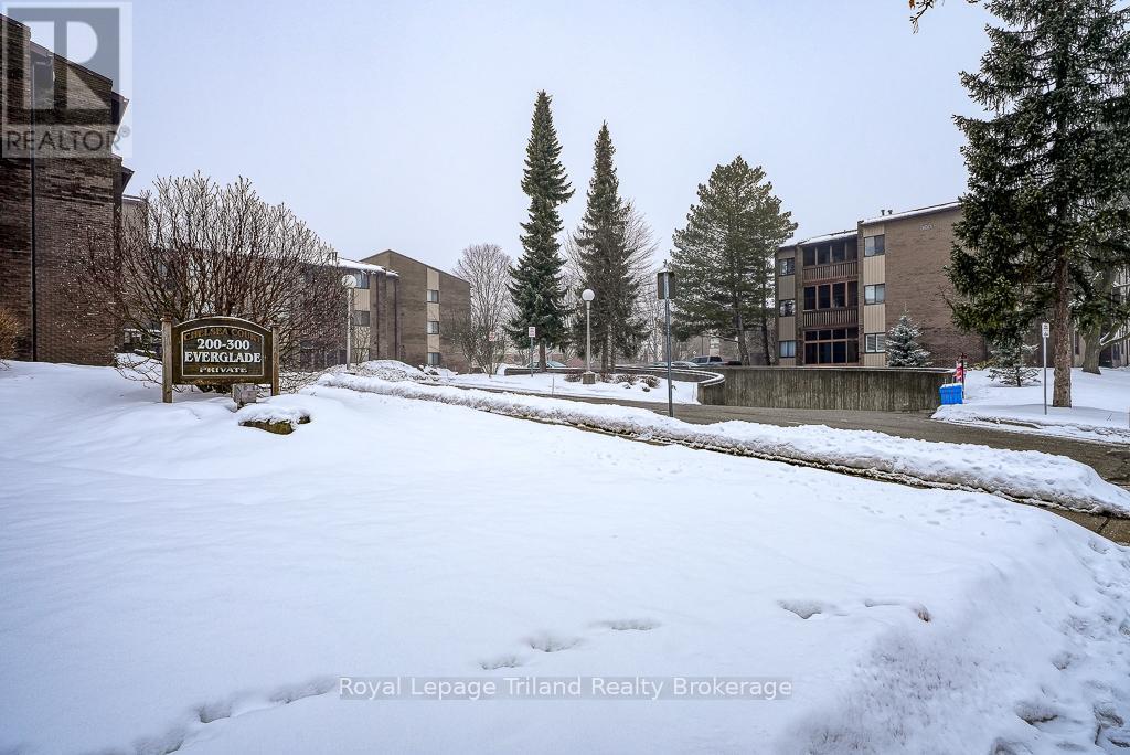 319 - 300 Everglade Crescent W