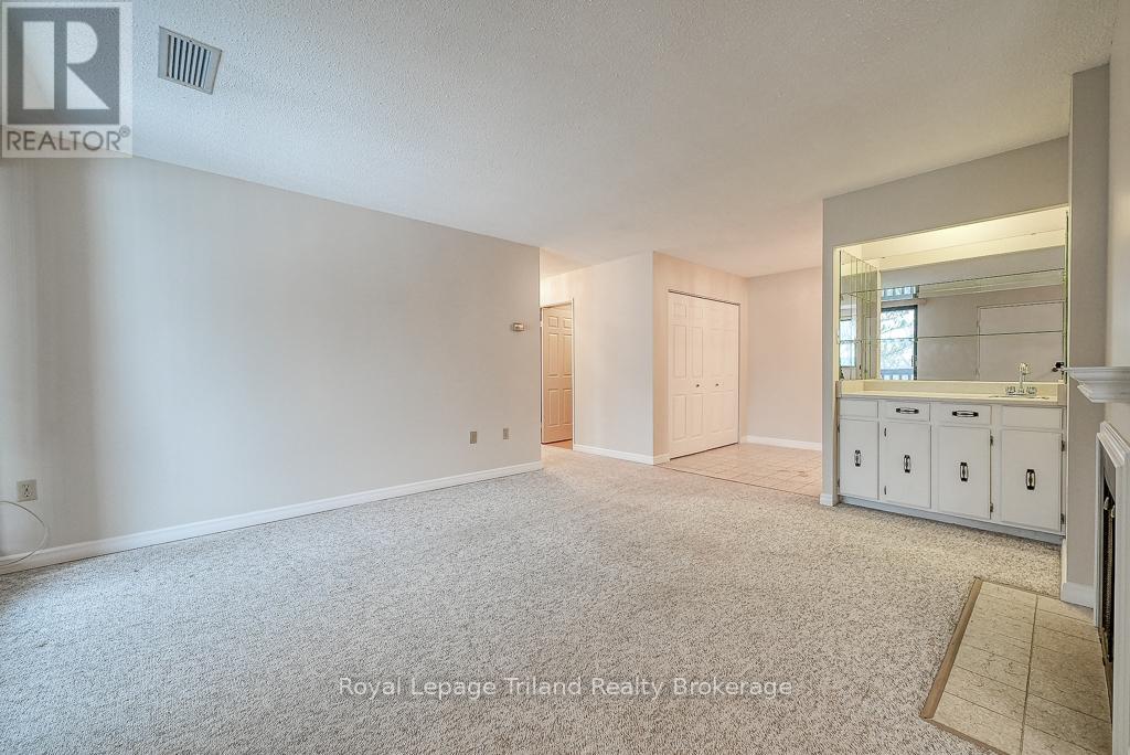 Photo 14 of 37 for 319 - 300 Everglade Crescent W