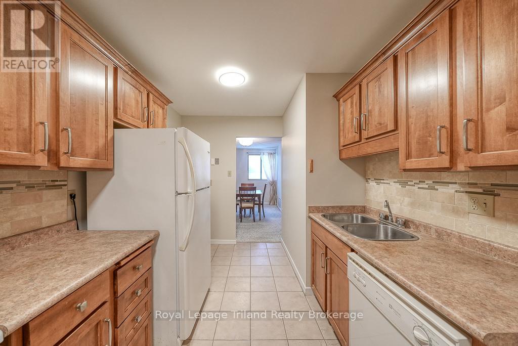 Photo 20 of 37 for 319 - 300 Everglade Crescent W