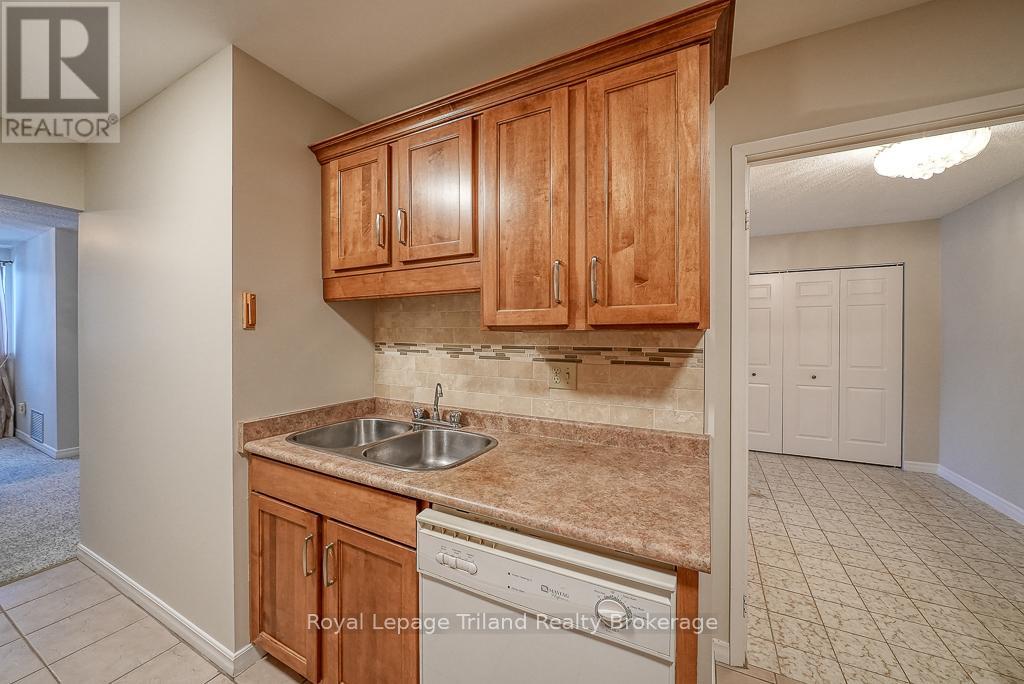 Photo 21 of 37 for 319 - 300 Everglade Crescent W