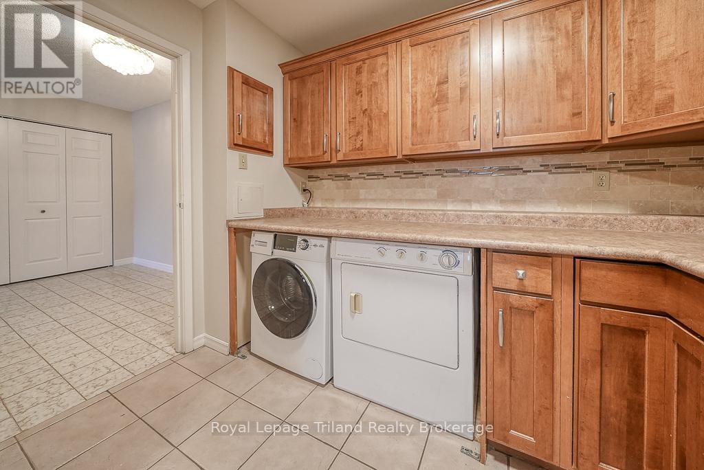 Photo 22 of 37 for 319 - 300 Everglade Crescent W