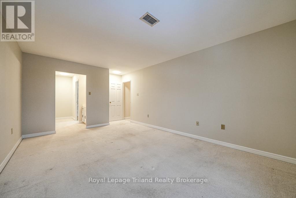 Photo 23 of 37 for 319 - 300 Everglade Crescent W