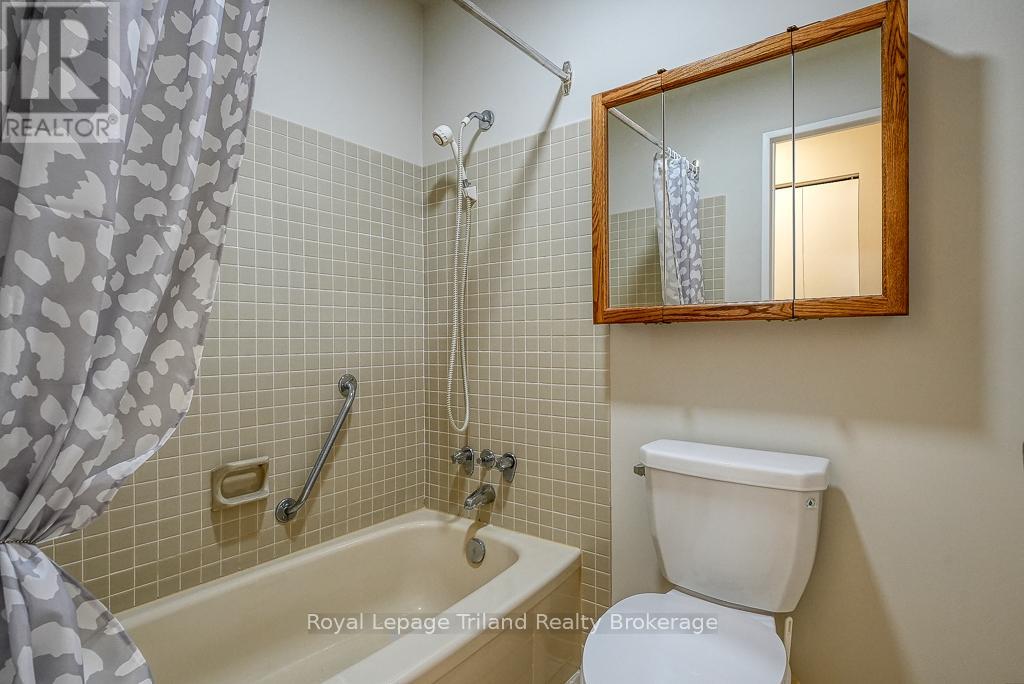 Photo 25 of 37 for 319 - 300 Everglade Crescent W
