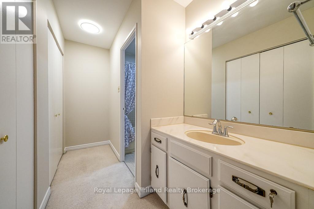 Photo 26 of 37 for 319 - 300 Everglade Crescent W