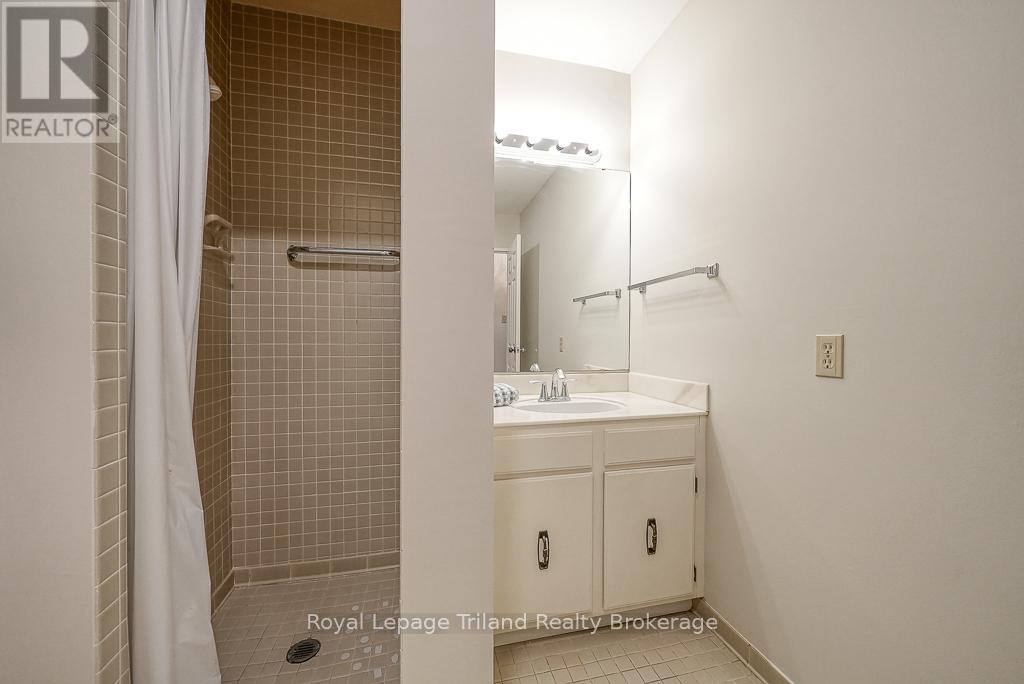 Photo 29 of 37 for 319 - 300 Everglade Crescent W