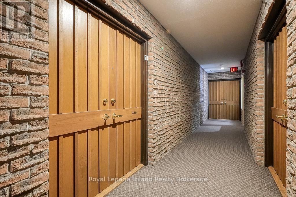 Photo 6 of 37 for 319 - 300 Everglade Crescent W