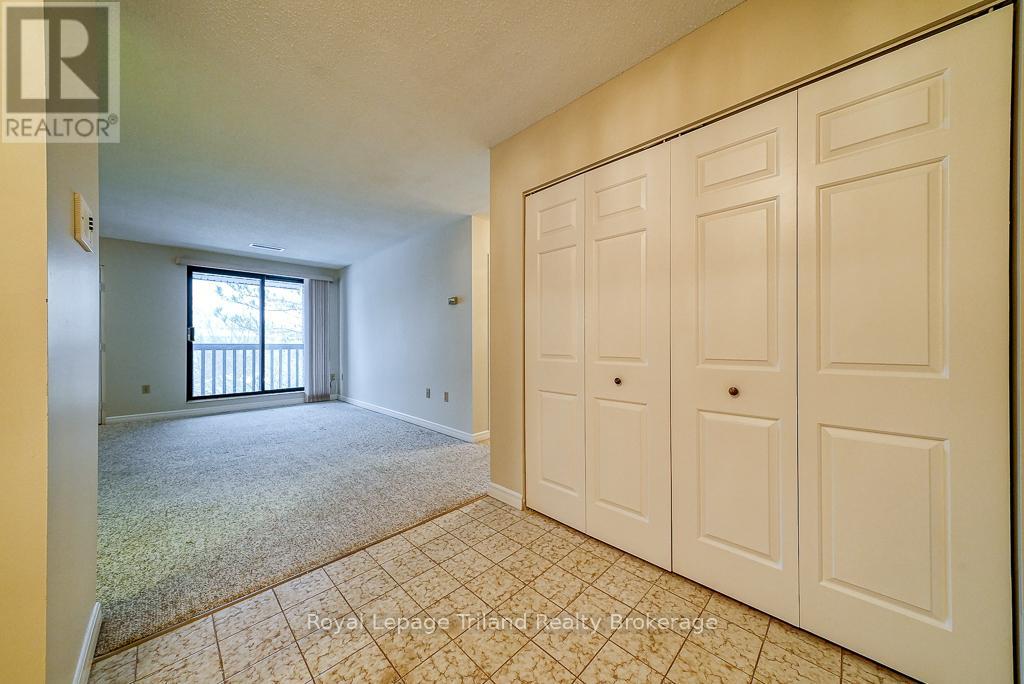 Photo 8 of 37 for 319 - 300 Everglade Crescent W