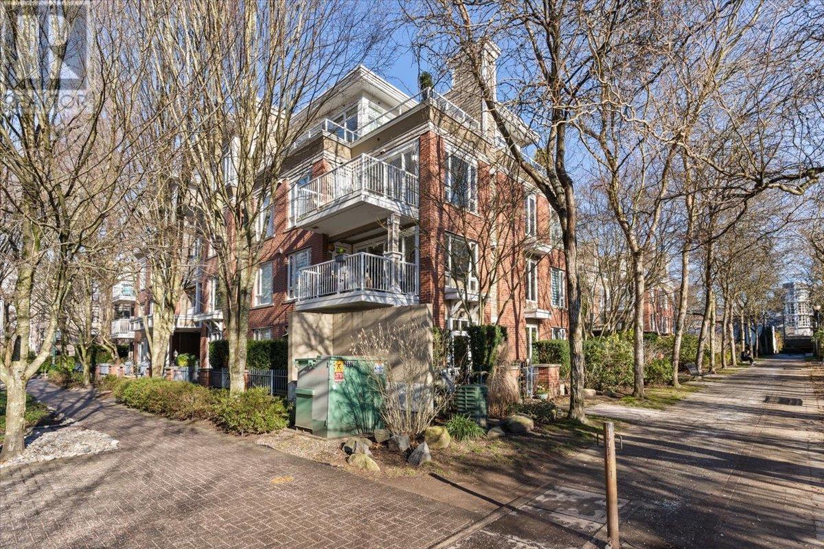 Listing Picture 20 of 26 : 115 2628 YEW STREET, Vancouver / 溫哥華 - 魯藝地產 Yvonne Lu Group - MLS Medallion Club Member