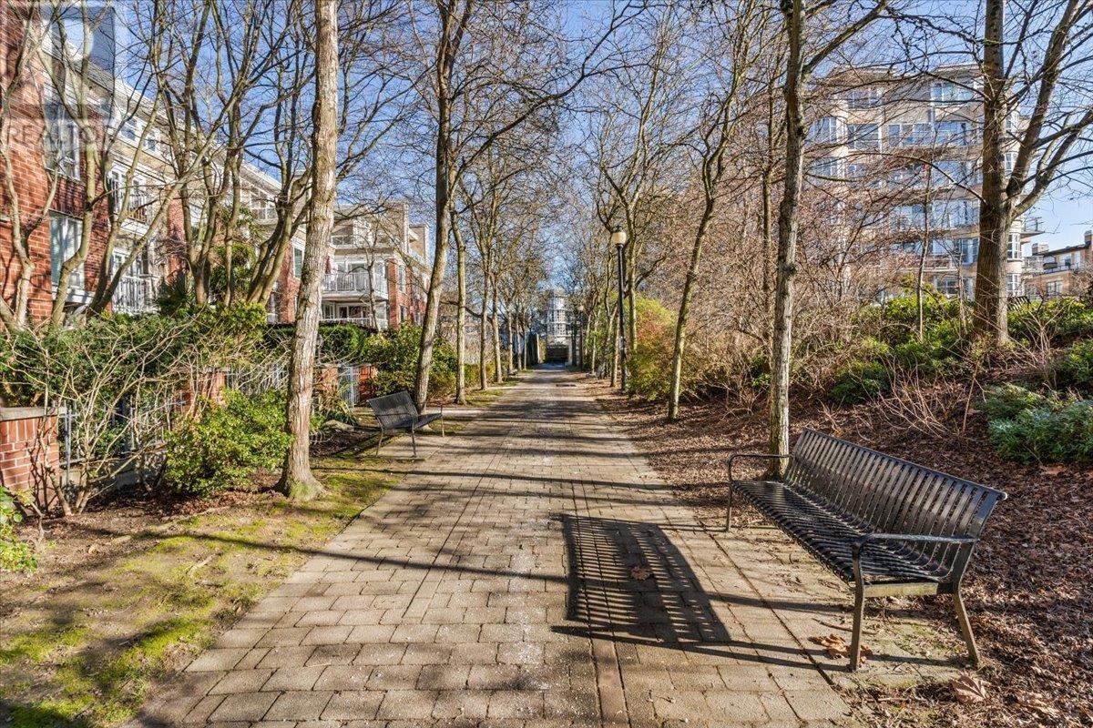 Listing Picture 25 of 26 : 115 2628 YEW STREET, Vancouver / 溫哥華 - 魯藝地產 Yvonne Lu Group - MLS Medallion Club Member